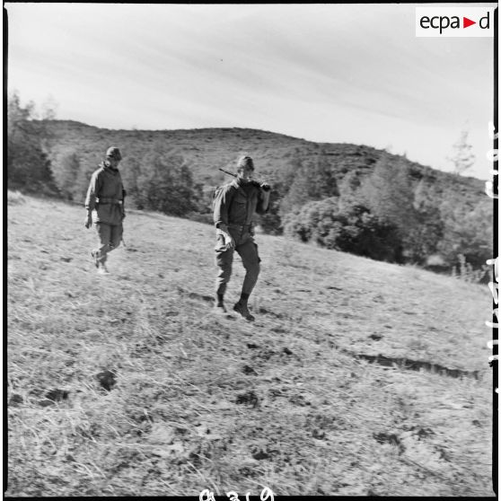 Commando de chasse en opération. [Description en cours]