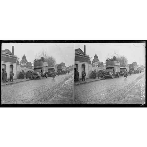 Séraucourt (Aisne). Troupes anglaises de relève, arrivée du Royal irish rifles. [légende d'origine]