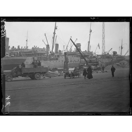 Saint Nazaire (Loire inférieur). Transports américains à quai (6-1-18). [légende d'origine]