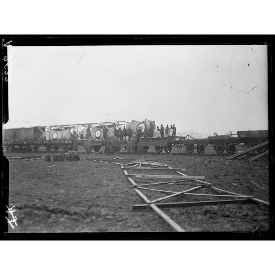 Issoudun (Indre). Camp américain d'aviation, arrivée d'avions. [légende d'origine]