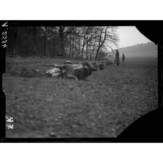 Neufchâteau (Vosges). Camp américain, tranchées d'exercice (11-1-18). [légende d'origine]