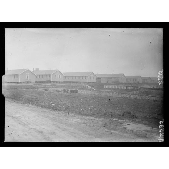 Issoudun (Indre). Camp américain d'aviation, les baraquements (8.1.18). [légende d'origine]