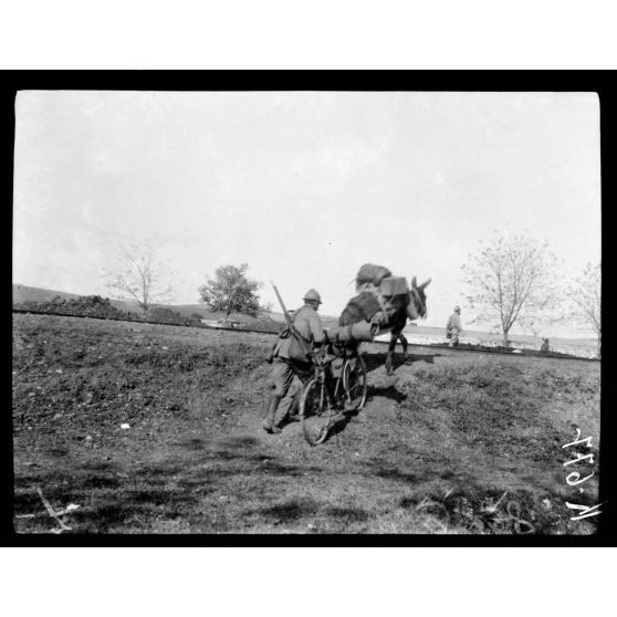 Gare de Krivolak. Soldats français (du 284e de ligne). [légende d'origine]