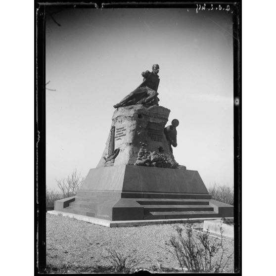 Sébastopol. Monument de l'Amiral Kornilloff [Kornilov]. [légende d'origine]