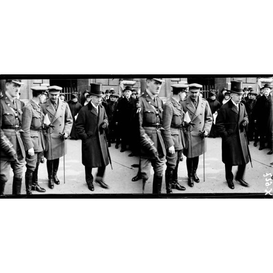 Paris. Hôtel Crillon. Les ministres anglais. [légende d'origine]