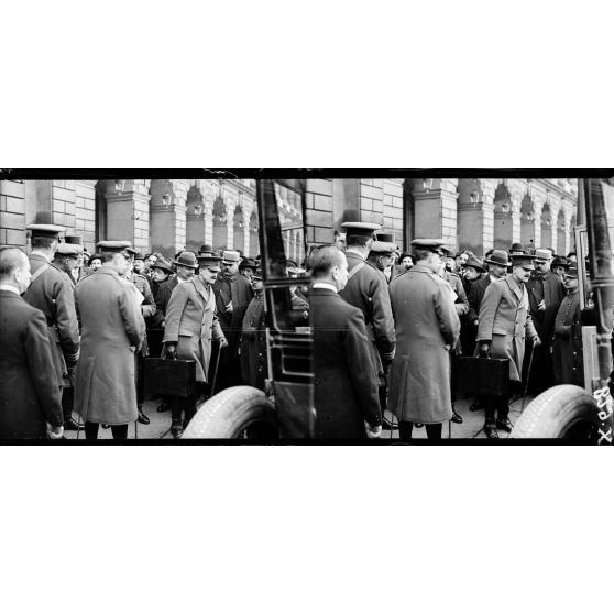 Paris. Hôtel Crillon. Les ministres anglais. [légende d'origine]