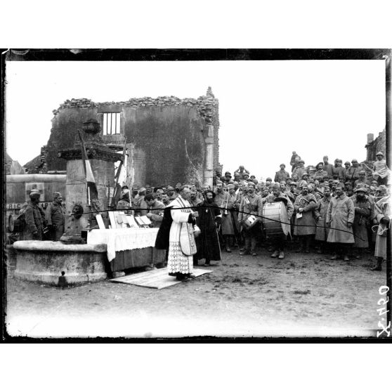 Mandres-aux-Quatres-Tours (Meurthe-et-Moselle). Cérémonie religieuse. [légende d'origine]