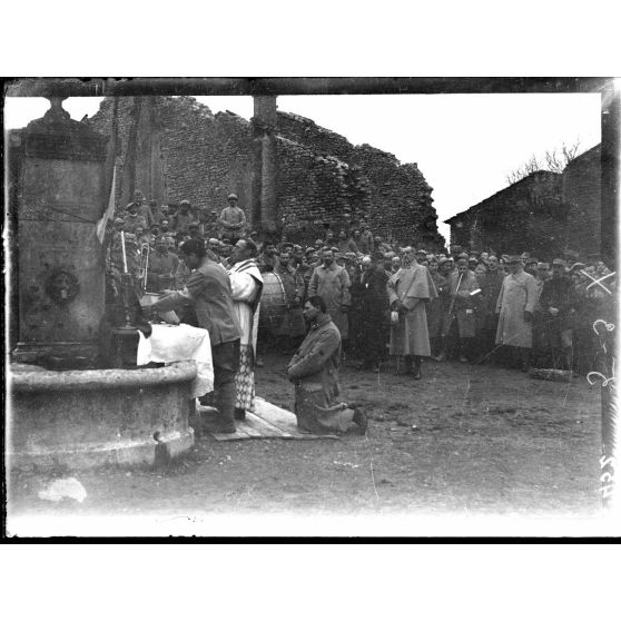 Mandres-aux-Quatres-Tours (Meurthe-et-Moselle). La messe. [légende d'origine]