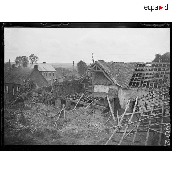 Houdain, maison détruite par le bombardement. [légende d'origine]