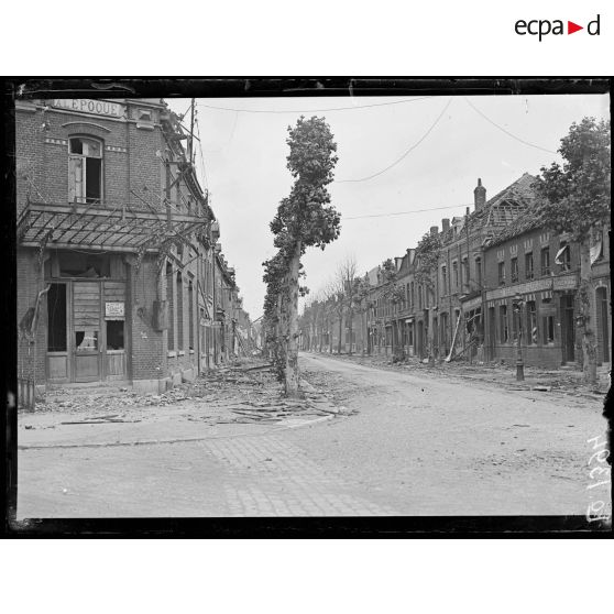 Béthune, boulevard Degeorge. Maison bombardée. [légende d'origine]