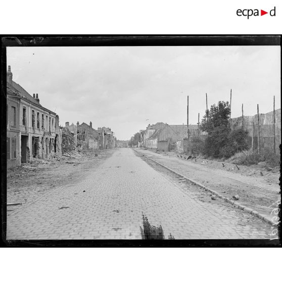 Béthune, rue de Lille. Maisons bombardées. [légende d'origine]