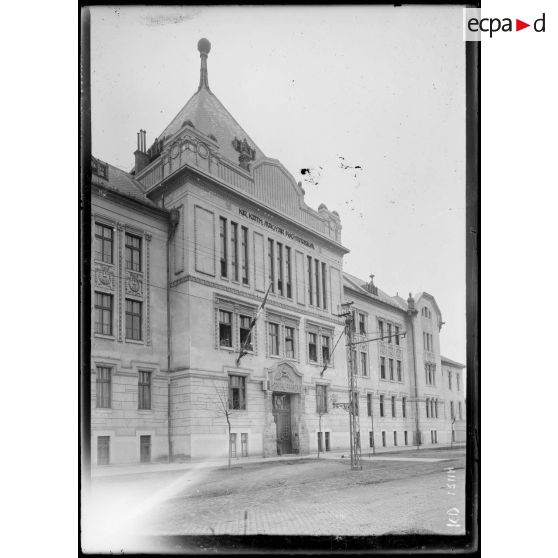 Belgrade. L'hôpital français dans le lycée. [légende d'origine]