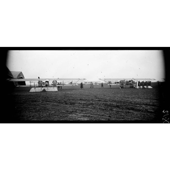 Saint-Pol (Pas-de-Calais). Le camp d'aviation. [légende d'origine]