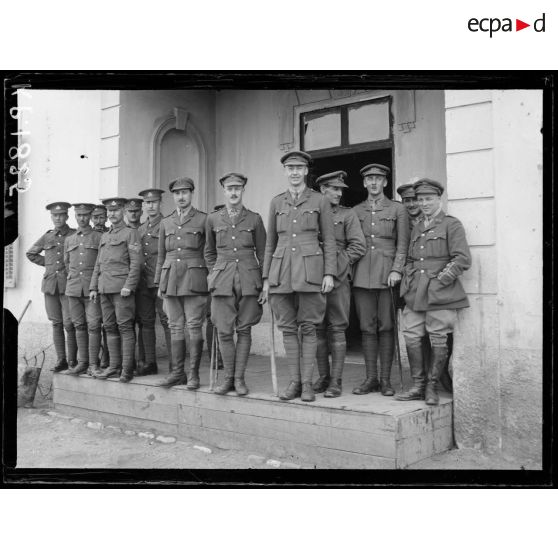 Groupe d'officiers anglais. [légende d'origine]