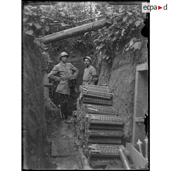 Environs de Feuillères (Somme), dépôt allemand de munitions. [légende d’origine]