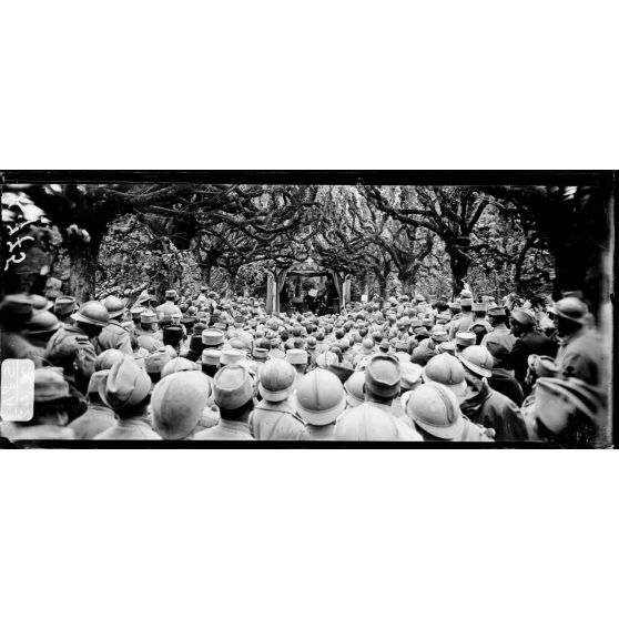 Boucq (Meurthe-et-Moselle). Le théâtre dans le parc du château. [légende d'origine]