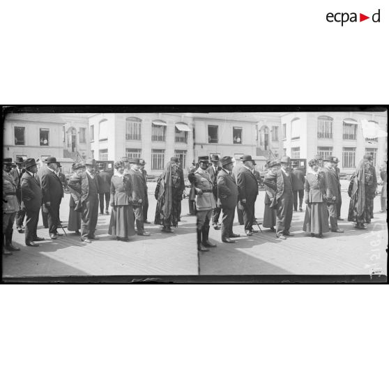 Paris. Visite de la mission américaine du "Labour party" à l'usine Citroën. [légende d'origine]