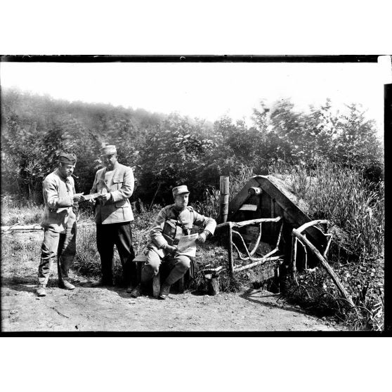 Sampigny (Meuse). Rédaction de l'Echo des gourbis. [légende d'origine]