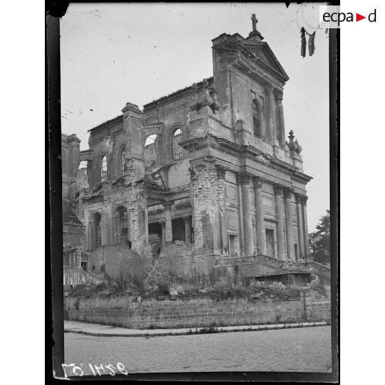 Arras, la cathédrale. [légende d'origine]