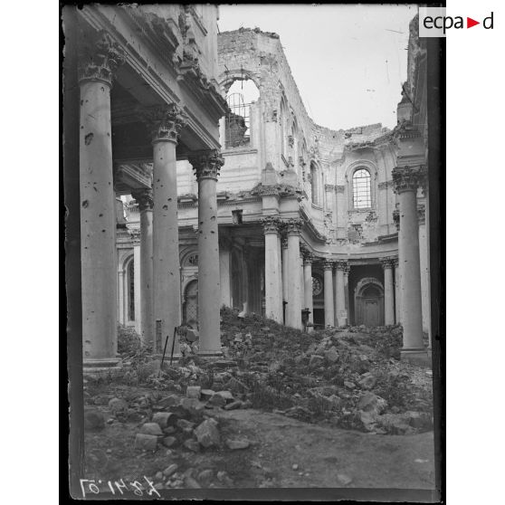 Arras, la cathédrale. [légende d'origine]