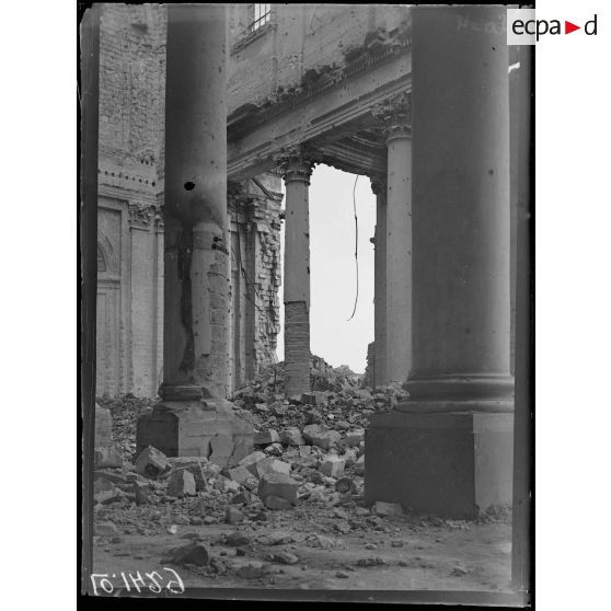 Arras, la cathédrale. [légende d'origine]