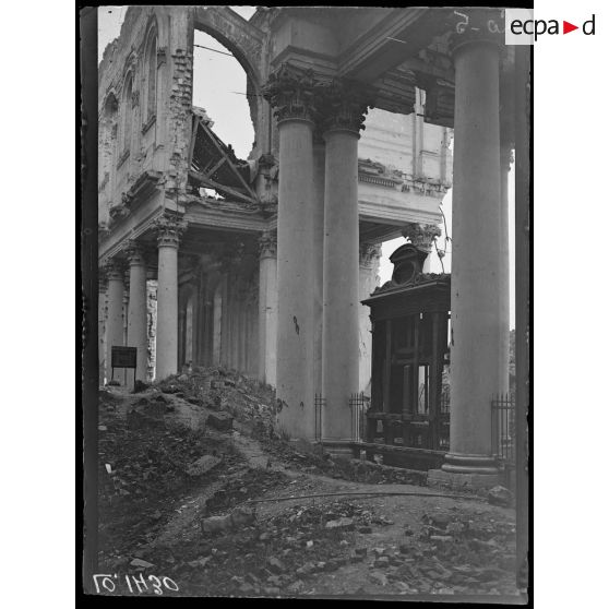 Arras, la cathédrale. [légende d'origine]