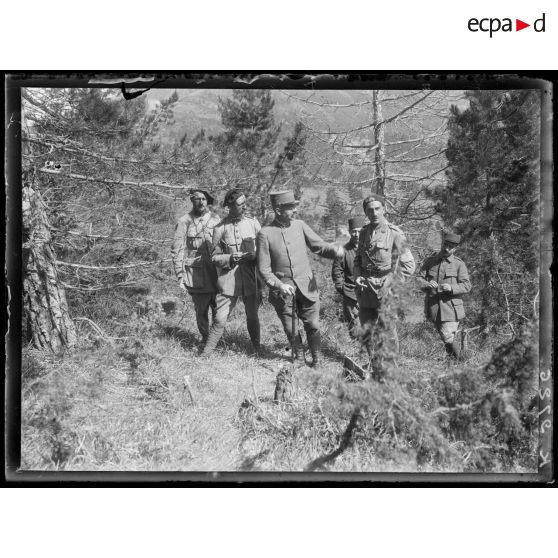 Albanie. Camp du colonel Guespereau. Le Cafa-Guripère. Colonel Foulon et état-major. [légende d'origine]