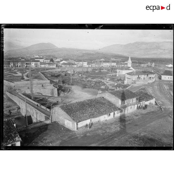 Voyage du général Franchet d'Esperey. Vue de la ville. [légende d'origine]