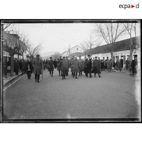 Cettigné. Voyage du général Franchet d'Esperey. Dans la ville. [légende d'origine]