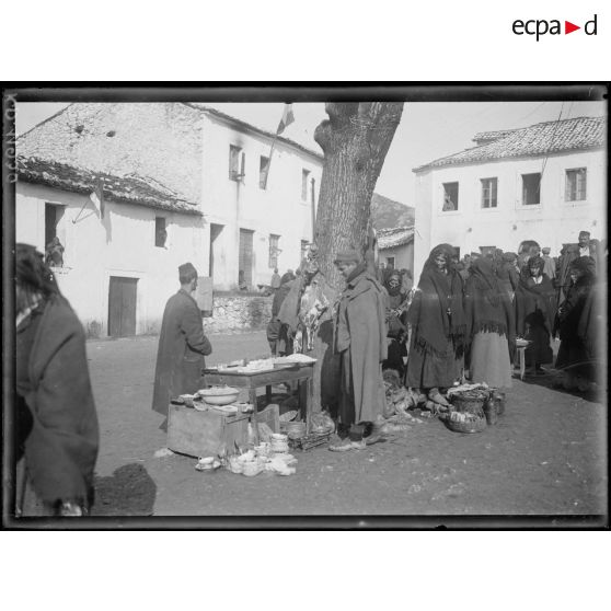 Virpazar. Sur le marché, boucherie, mercerie, etc. [légende d'origine]