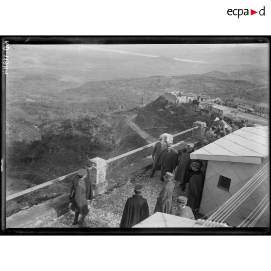 Caniria. Le général sur la terrasse de l'observatoire. [légende d'origine]