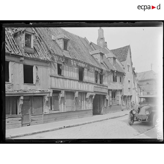 Abbeville, vieilles maisons rue des Teinturiers. [légende d'origine]