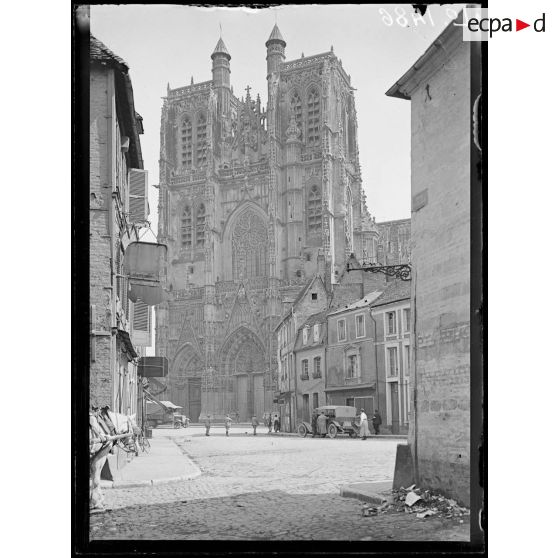 Abbeville, l'église Saint-Vulfran. [légende d'origine]