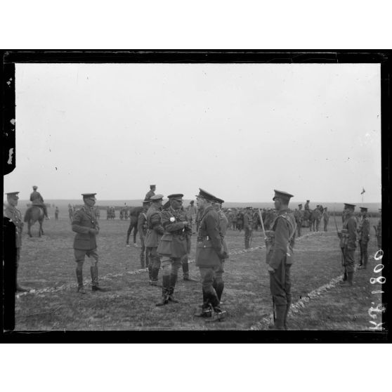 Camp de Lembet. Le général Mahon et officier Etat major. [légende d'origine]