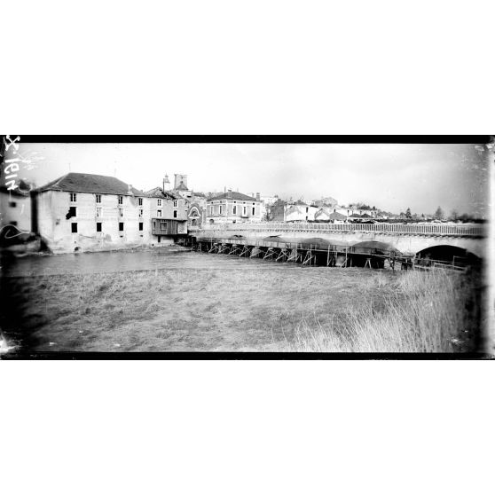 Nomény (Meurthe-et-Moselle). Ruines de Nomény. Pont sur la Seille. [légende d'origine]