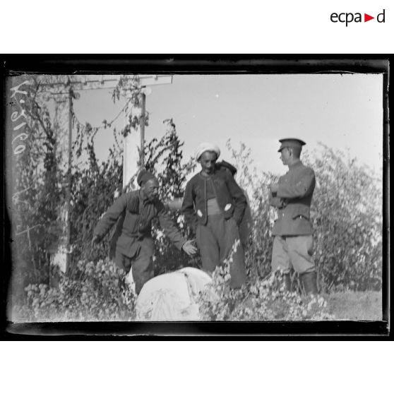 Région du Bas-Vardar. Gondoular. Fête du 2e régiment de zouaves. [légende d'origine]