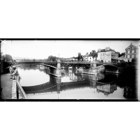 La Ferté-sous-Jouarre (Seine et Marne), le pont détruit pendant la bataille de la Marne, aujourd'hui réparé. [légende d'origine]