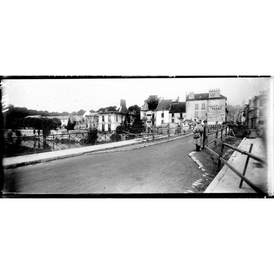 La Ferté-sous-Jouarre (Seine et Marne), le pont détruit pendant la bataille de la Marne, aujourd'hui réparé. [légende d'origine]