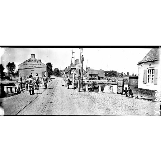 Elsendamme (Belgique), l'entrée du village. [légende d'origine]