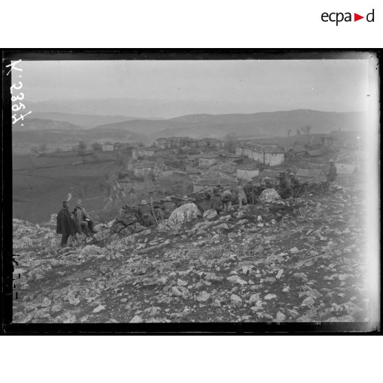 Bratomir. Devant le village. Les chasseurs d'Afrique. [légende d'origine]