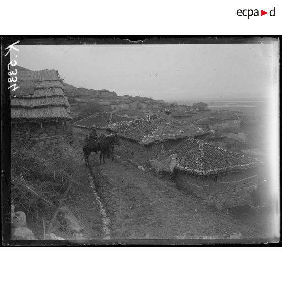 Village de Podgoridge. Près du lac Malik. [légende d'origine]