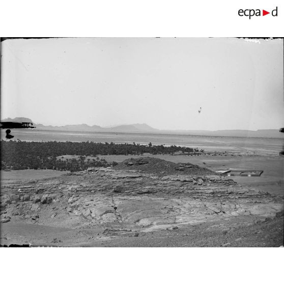 425. Panorama de Beni-Ounif de Figuig. Le cimetière. [légende d'origine]