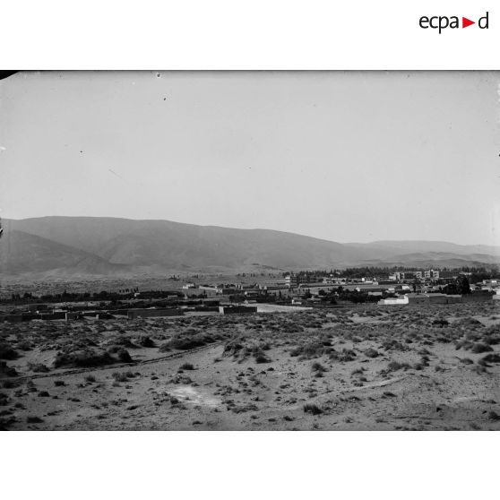 586. Panorama d'Aïn Sefra. Vue du village. [légende d'origine]