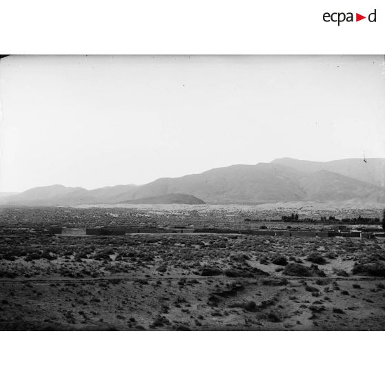 587. Panorama d'Aïn Sefra. Vue du village nègre. [légende d'origine]