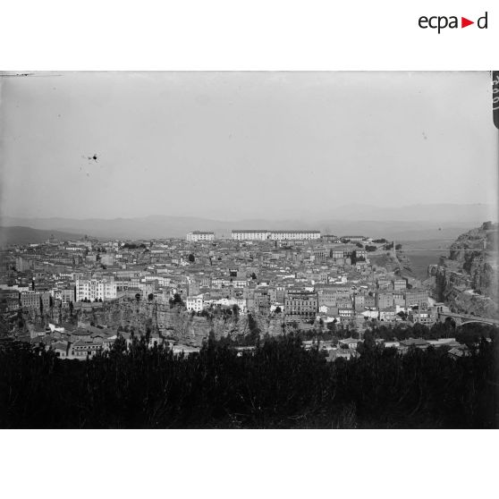 1065. Panorama de Constantine en quatre plaques. Deuxième vue. Vue du pont suspendu Sidi M'Cid. [légende d'origine]