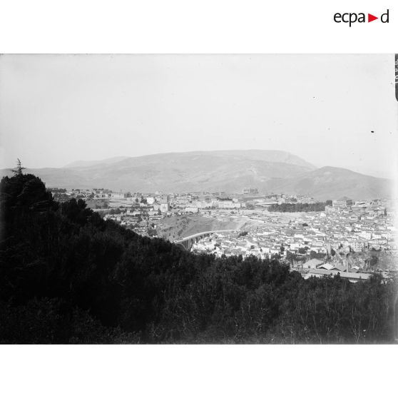 1066. Panorama de Constantine en quatre plaques. Troisième vue. Vue du village indigène. [légende d'origine]