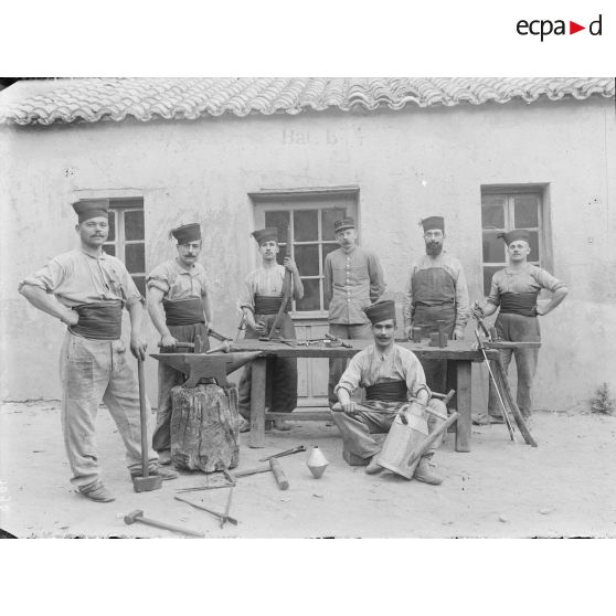 [Portrait de groupe, chasseurs d'Afrique en Algérie, 1911-1913.]