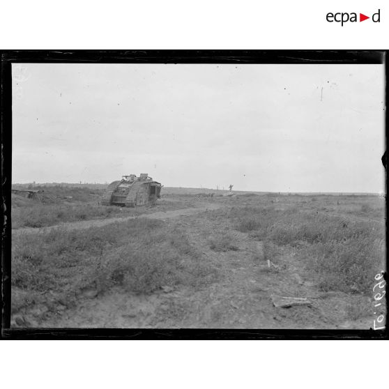 Près de Monchy-le-Preux, tank détruit. [légende d'origine]