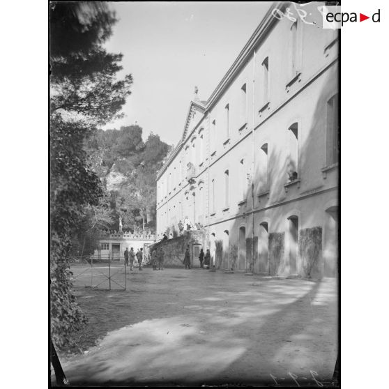 Montpellier. Centre neurologique de la 16e Région. Façade latérale. [légende d'origine]