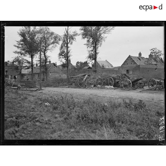 Sainte-Olle, barricade allemande à l'entrée du village. [légende d'origine]